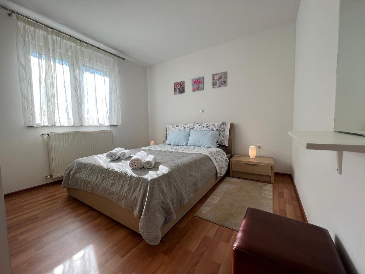 Apartman Ruza Apartment พูลา ภายนอก รูปภาพ