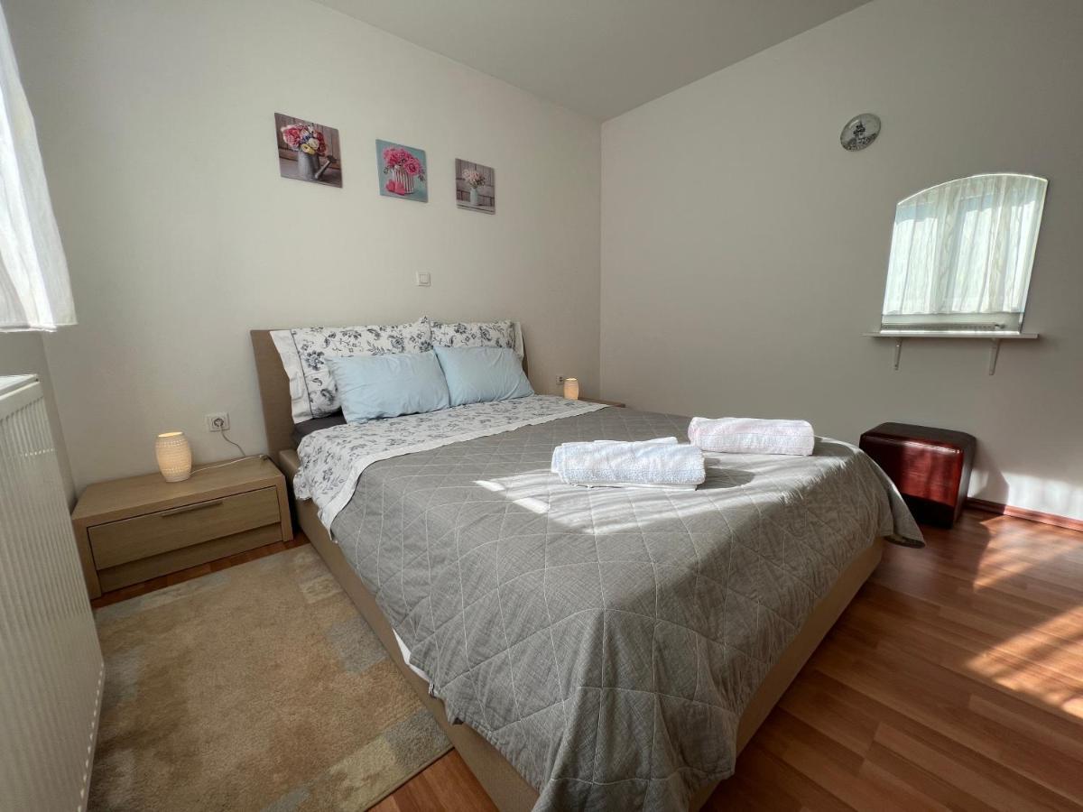 Apartman Ruza Apartment พูลา ภายนอก รูปภาพ