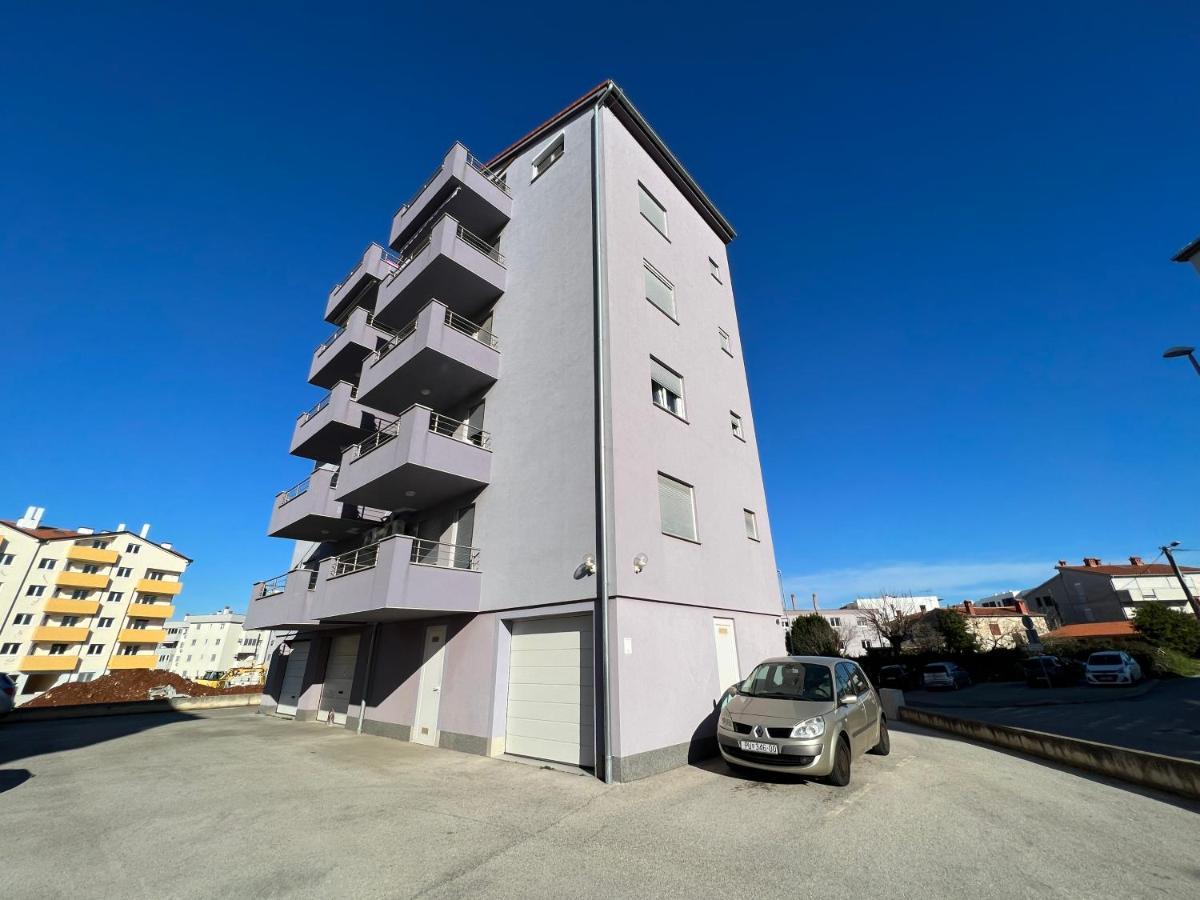 Apartman Ruza Apartment พูลา ภายนอก รูปภาพ